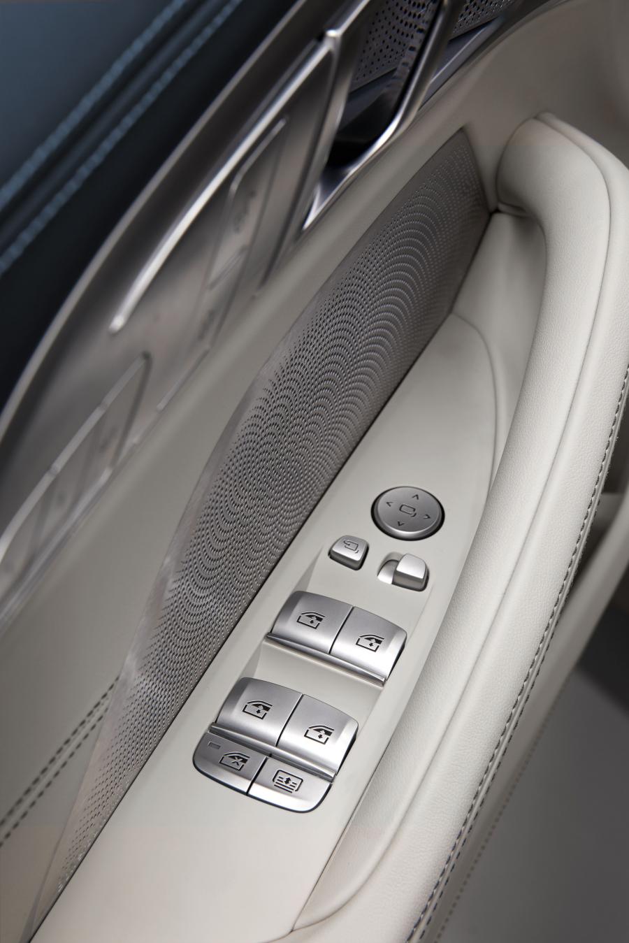 Детали интерьера BMW M850i xDrive Gran Coupe (G16) 2019 года  (WW) (фото 132 из 152)